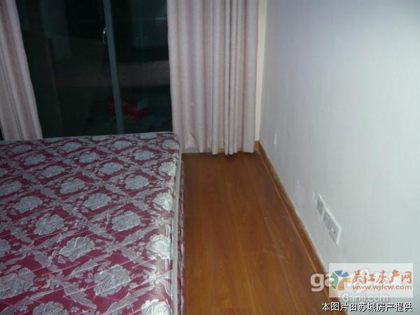 丽湾国际 3室2厅2卫 143平方米 2300元/月出租