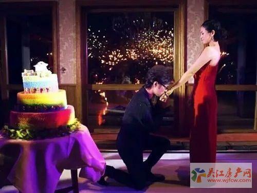 号外！汪峰求婚成功，子怡要选婚房！