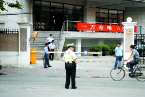 男子闯入上海警局捅死5民警  公安部哀悼(图）
